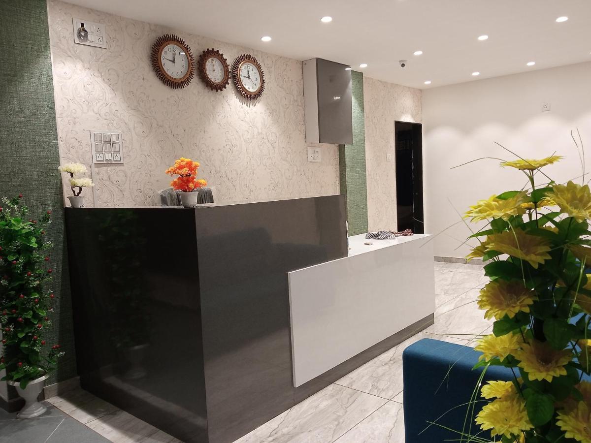 Hotel Mansarovar,Вадодара Екстер'єр фото