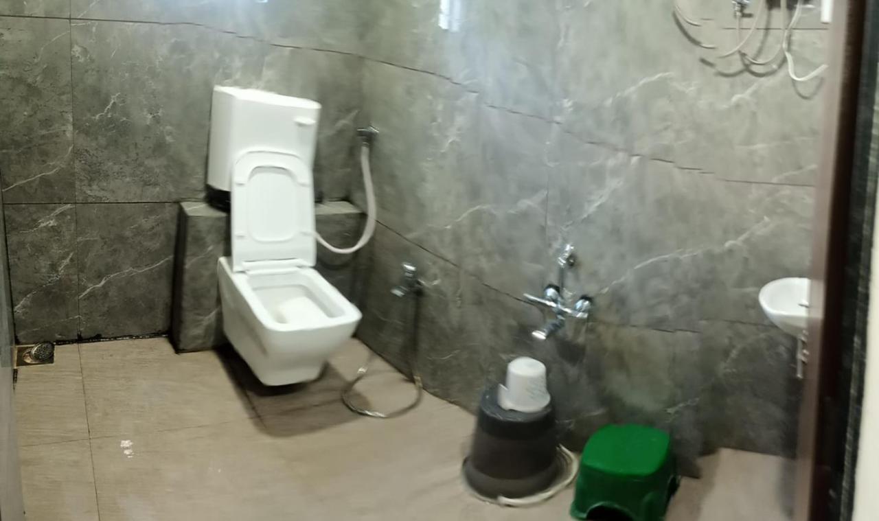Hotel Mansarovar,Вадодара Екстер'єр фото