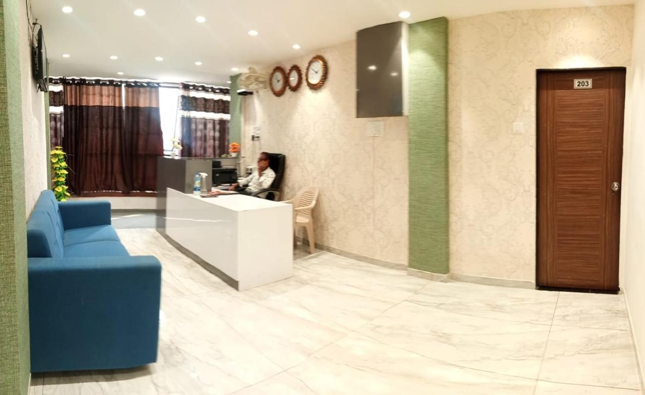 Hotel Mansarovar,Вадодара Екстер'єр фото