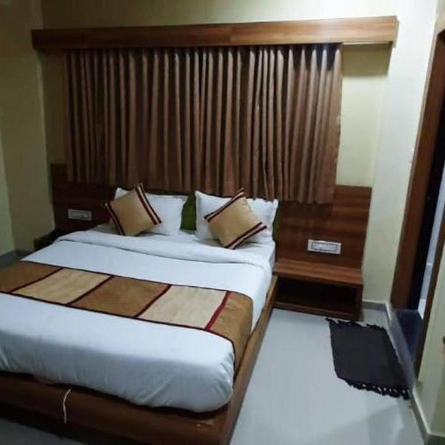 Hotel Mansarovar,Вадодара Екстер'єр фото