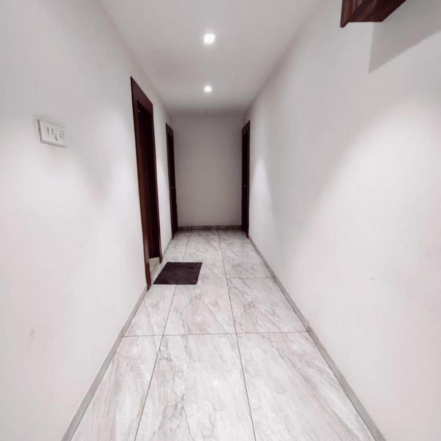 Hotel Mansarovar,Вадодара Екстер'єр фото