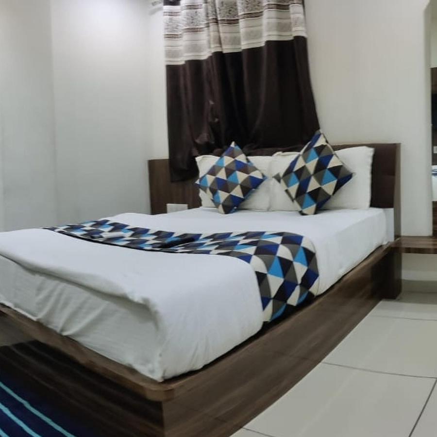 Hotel Mansarovar,Вадодара Екстер'єр фото