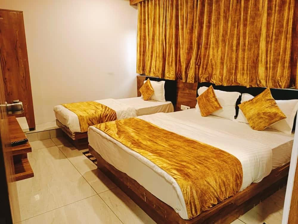 Hotel Mansarovar,Вадодара Екстер'єр фото